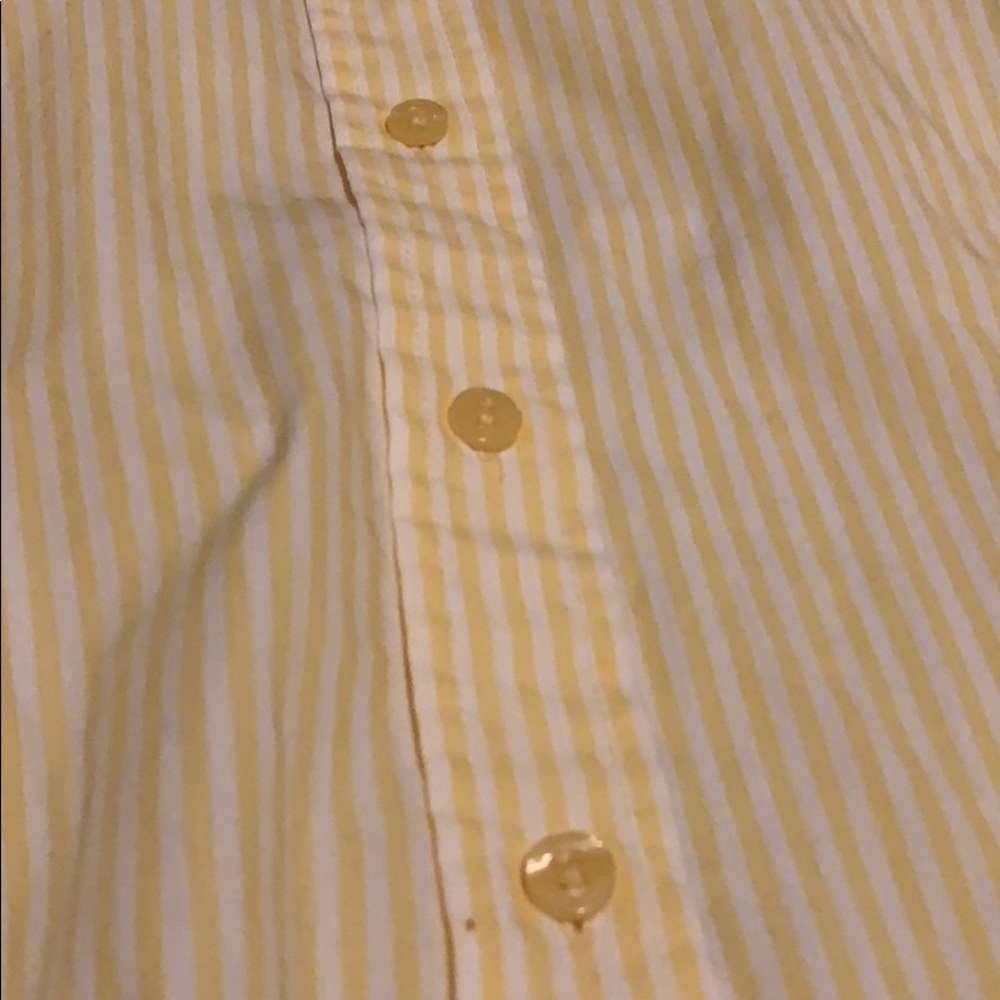 Beautiful button up - Picture 5 of 5